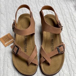 NWT women’s Project Cloud Sz 8 strappy sandals Leather insole memory foam buckle